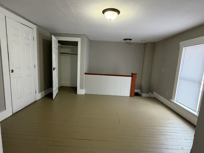 Building Photo - FordAve12