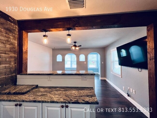 Building Photo - 1930 Douglas Ave