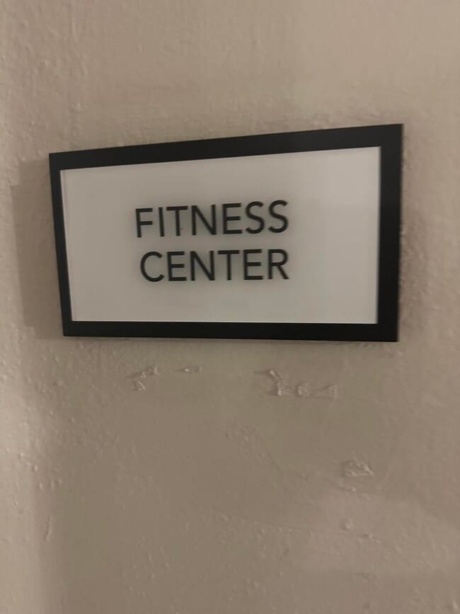 Building Photo - 533 NE 3rd Ave