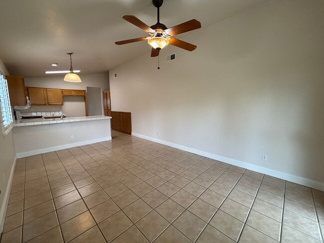 Building Photo - Sharp Home!