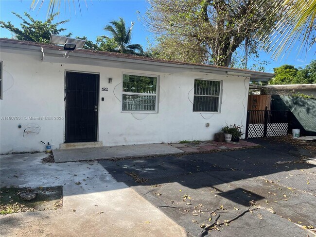 Building Photo - 15812 NW 39th Ct