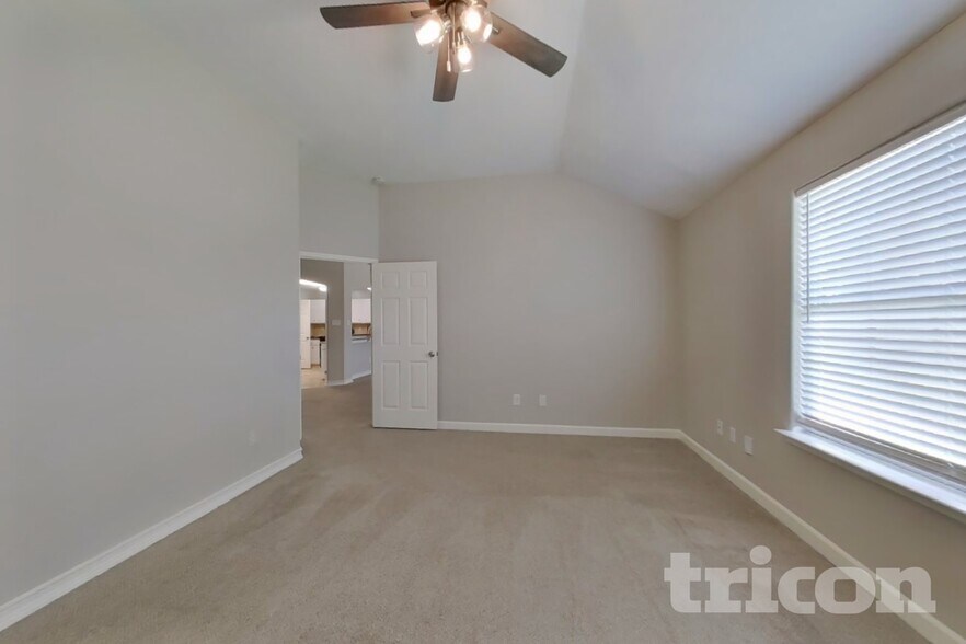 Building Photo - 29418 Fox River Dr