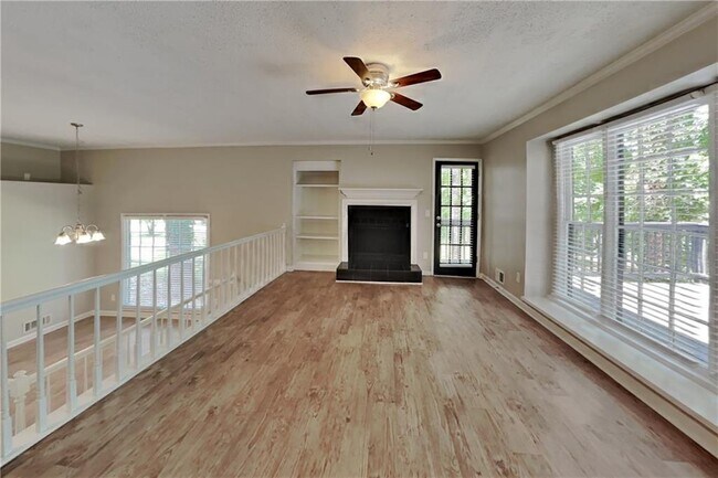 Building Photo - 345 Deerwood Dr
