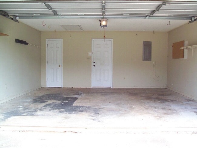 Building Photo - 141 Wakefield Dr