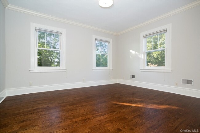 Building Photo - 309 Milbank Ave