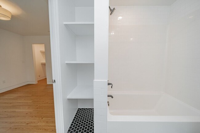Building Photo - 848 32nd St