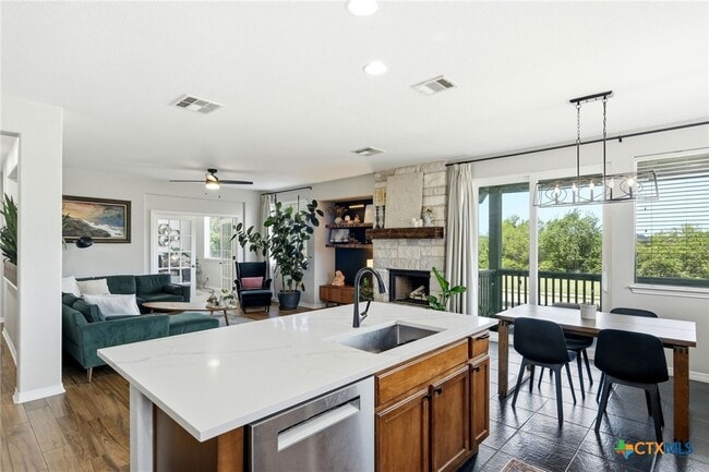 Building Photo - 1203 Canadian Cove