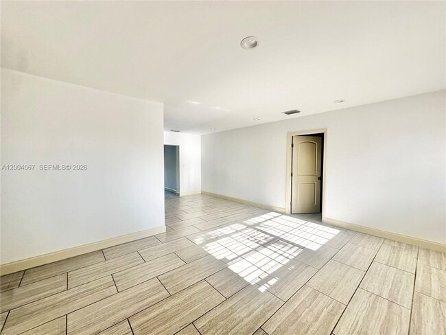 Building Photo - 4175 SW 84th Ave