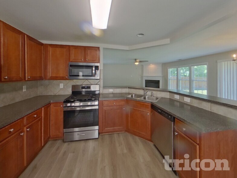 Building Photo - 3281 Saville St SW