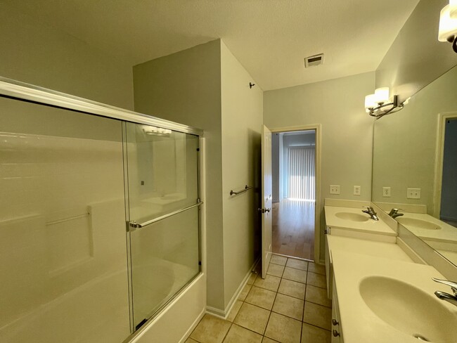 Master bath - 15900 Granada St