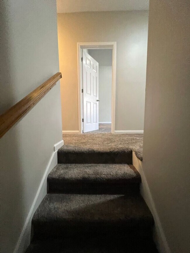 Building Photo - Townhome For Rent In Hoover!!! COMING SOON!