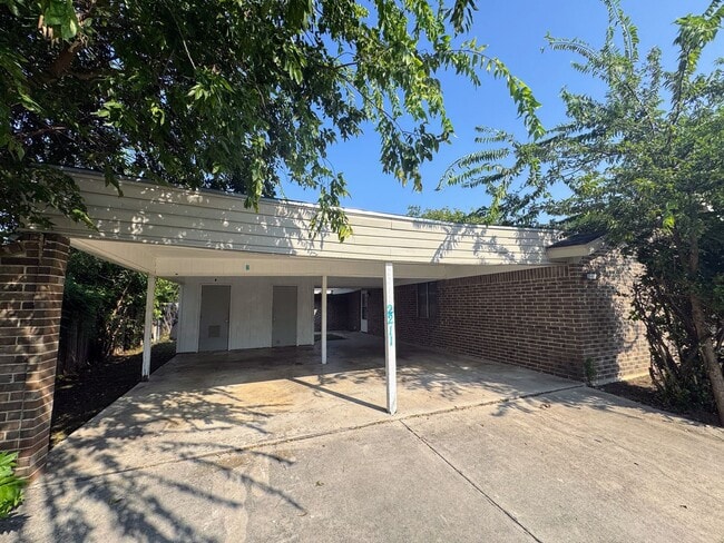 Building Photo - 2211 Wheeler Ave