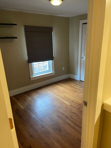 Building Photo - 378 W Main St