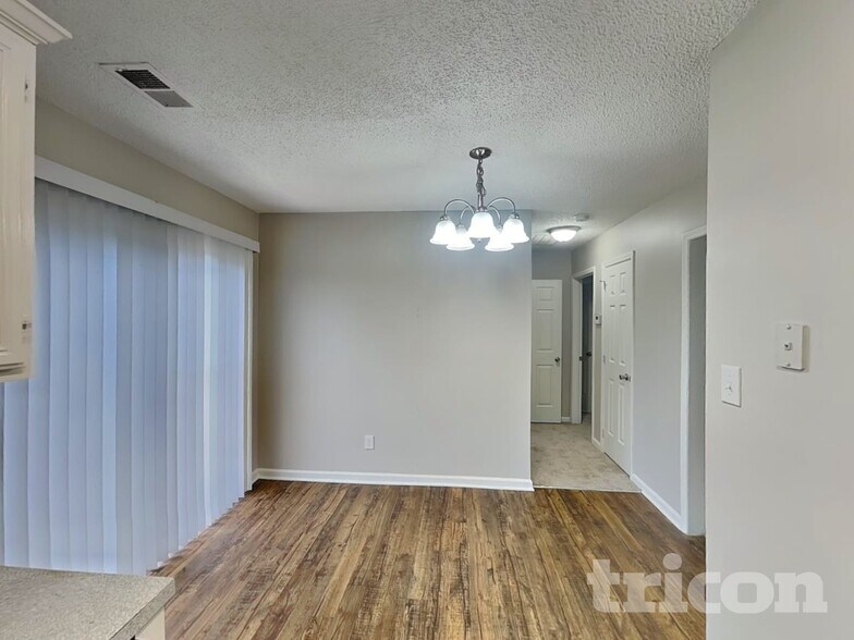 Building Photo - 11123 White Stag Dr