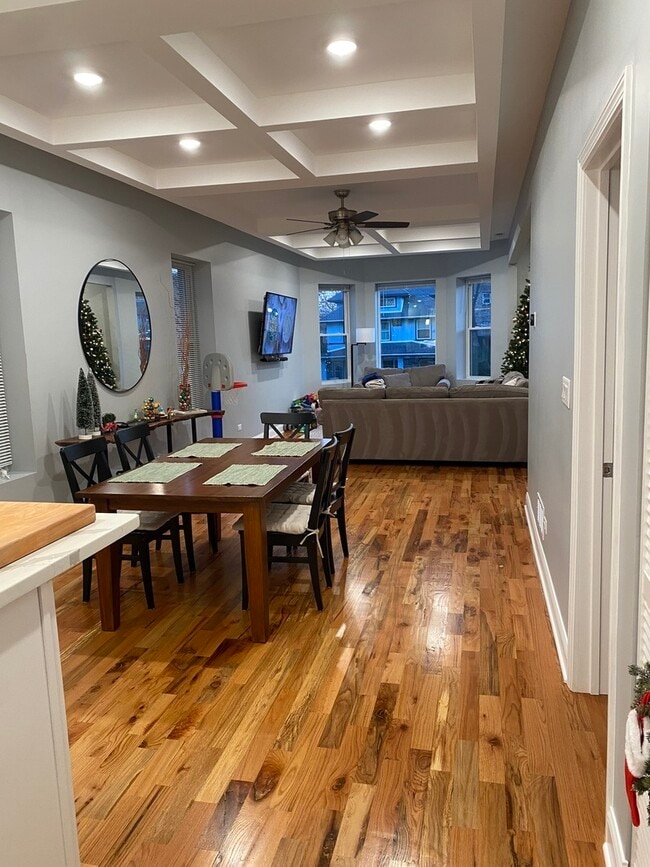 Building Photo - 5906 W Midway Park