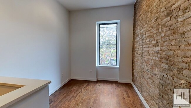 Building Photo - Spacious Bed-Stuy 3-Bed 1-Bath