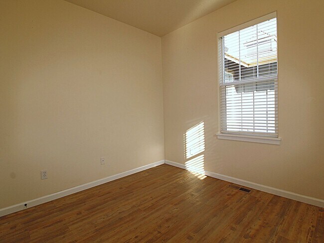 Building Photo - Charming 3-Bedroom Home in NE Bend – Close...