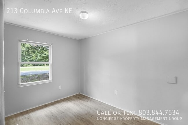 Building Photo - 213 Columbia Ave NE