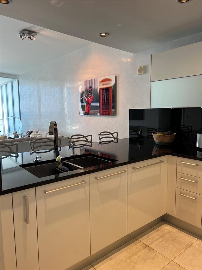 Building Photo - 17121 Collins Ave