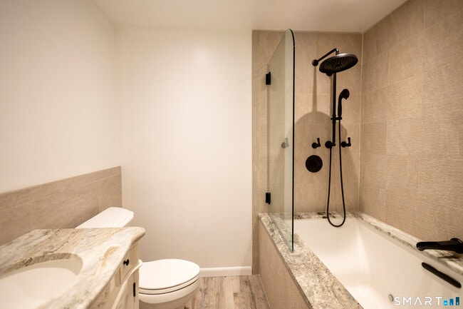 Building Photo - 18 Pinewood Shores