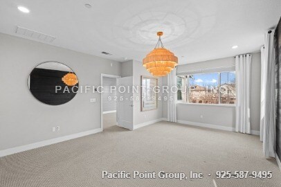 Building Photo - 285 Bear Creek Dr