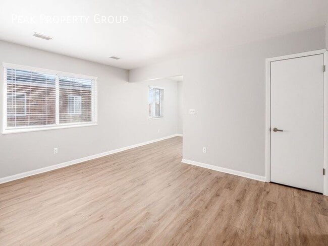Building Photo - 620-622 Riverview Drive-2 Bedroom