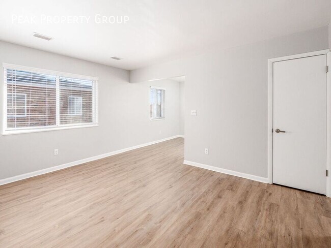Building Photo - 620 Riverview Dr