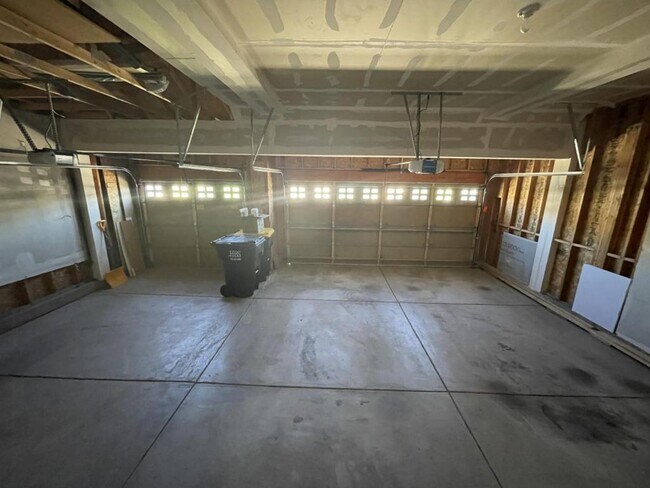 Building Photo - 12965 Banyon Cir