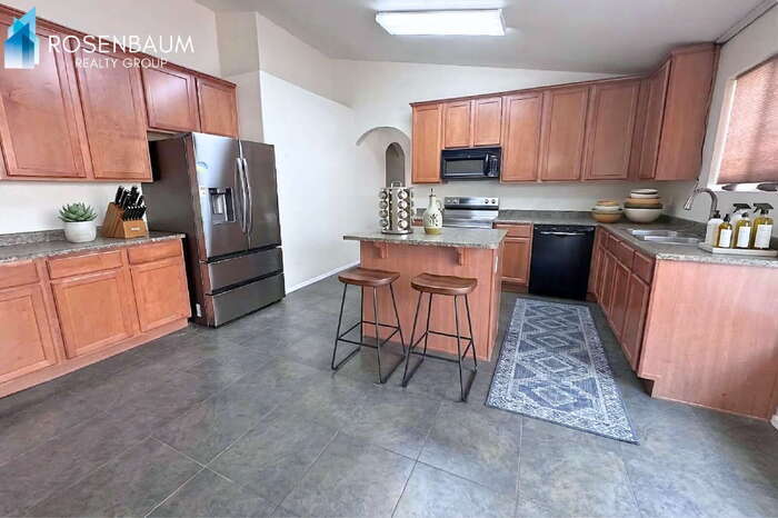 Building Photo - 2030 W Carson Rd