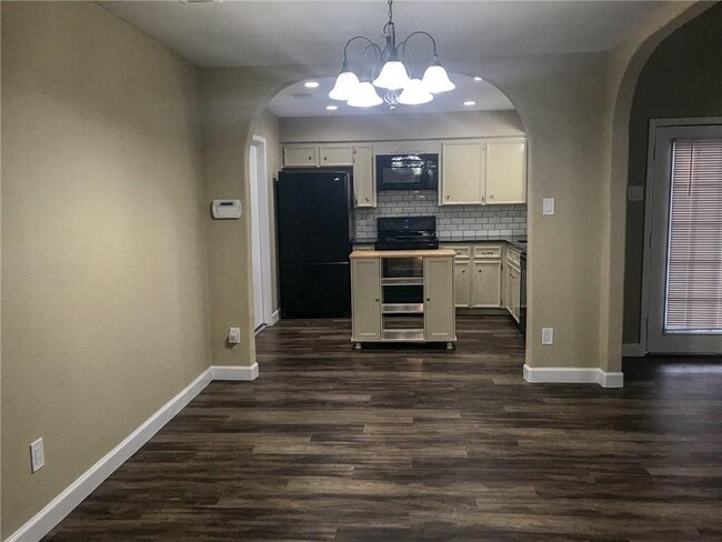 Building Photo - 10511 Robinwood Cir