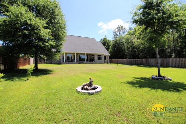 Building Photo - Stunning 4 Bedroom Custom Built Lake Front Home!