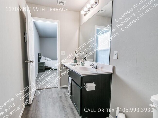 Building Photo - 11708 NW 99th Ter