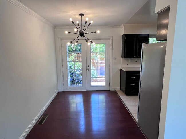 Building Photo - BEAUTIFUL UPDATED HOME IN EAST SAC!!