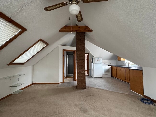 Primary Photo - 375 N Elm St