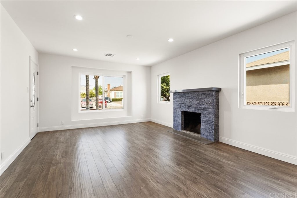 Building Photo - 7742 Bakman Ave