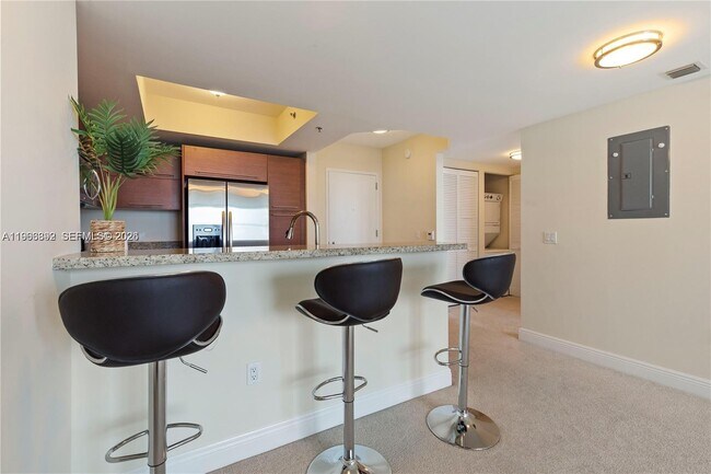 Building Photo - 2641 N Flamingo Rd