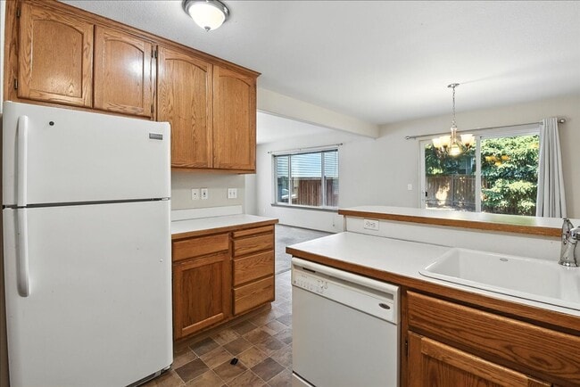 Building Photo - 3bd/2.5ba Everett Duplex