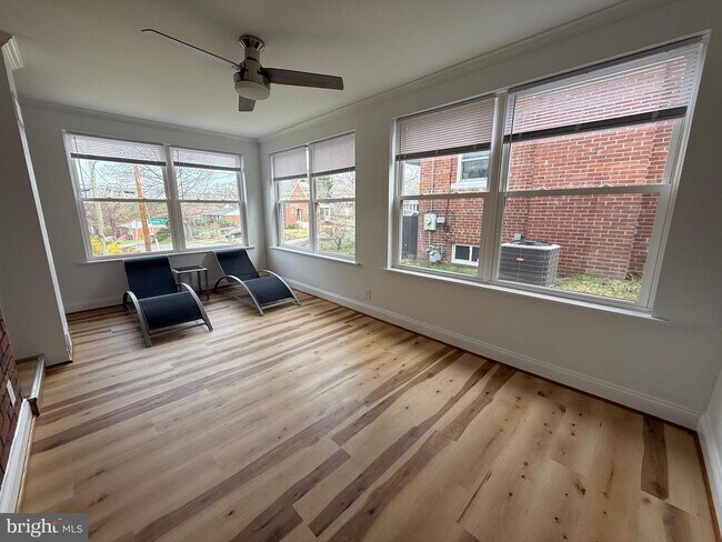 Building Photo - 3405 Carpenter St SE