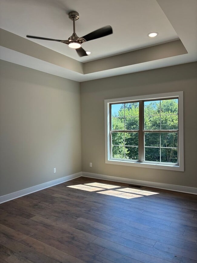 Building Photo - 102 Twin Lakes Dr