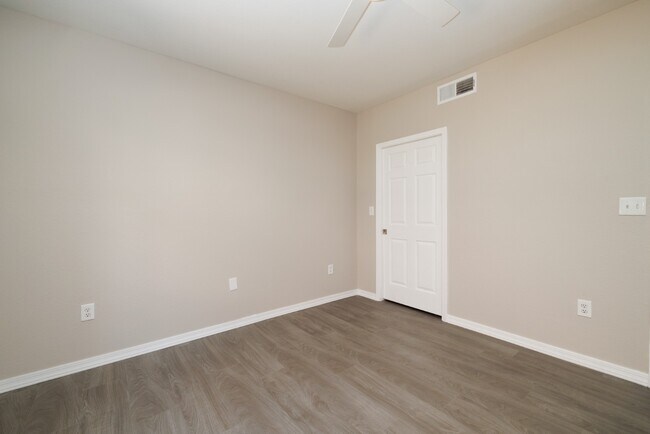 Building Photo - 10410 N Cave Creek Rd