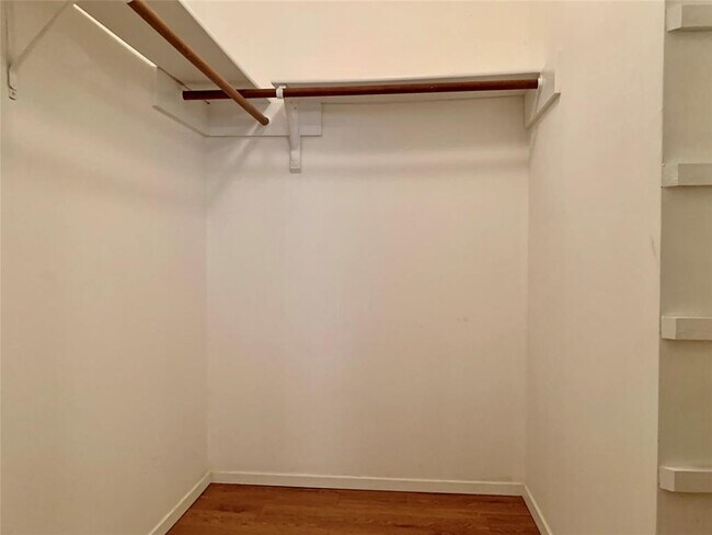 Building Photo - 22 N Wavy Oak Cir