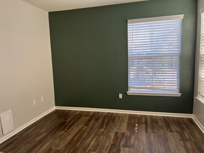 Building Photo - Spacious 3BR/2BA Gated Condo with Resort-Style Amenities!