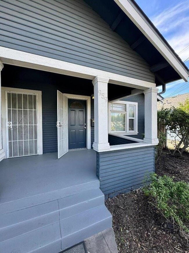 Building Photo - 961 S 7th St