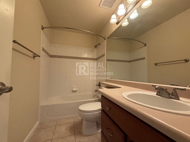 Building Photo - 8512 S Lewis Way