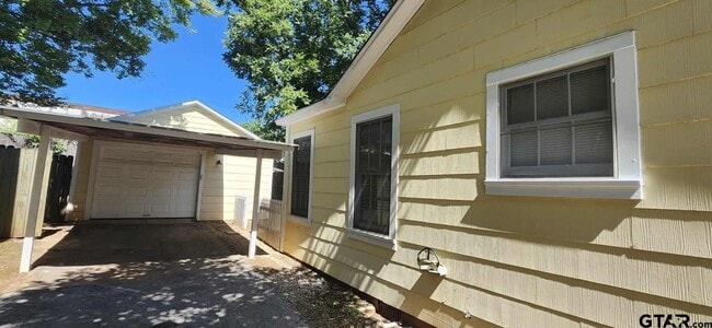 Building Photo - 409 Sunny Ln