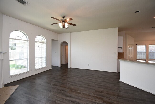 Building Photo - 128 Long Canyon Ln