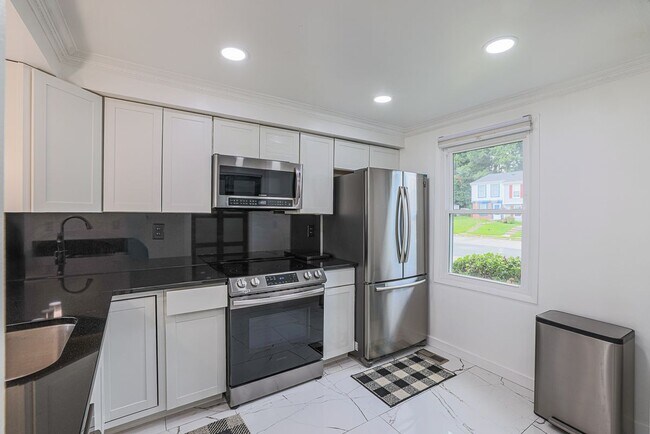 Building Photo - 9 Stillwood Cir