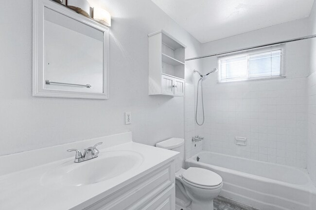 Building Photo - 5 Bedroom House Located in Tempe!