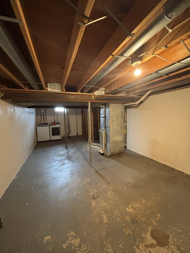 Building Photo - 1752 Maple Ridge Rd