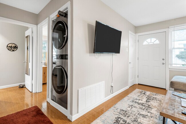 Building Photo - 6620-22 Wise Ave